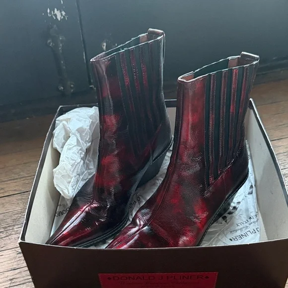 Donald J. Pliner Pointed Toe Ankle Boots in Deep Burgundy - Picture 3 of 7